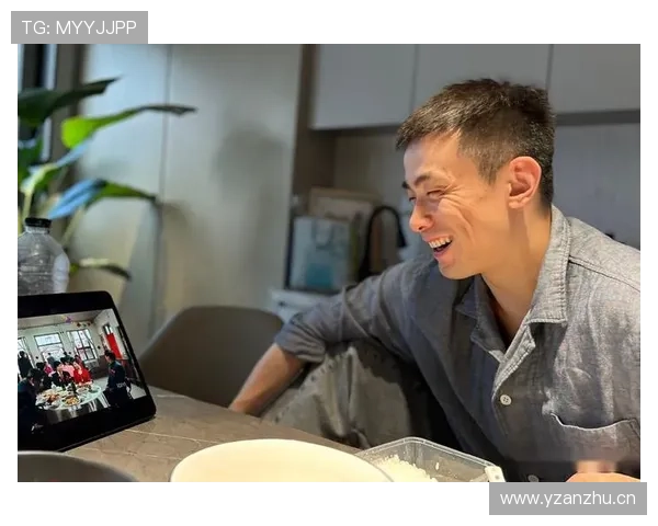 看赵继伟拎着外卖上楼，豪车停楼下，反差太带劲